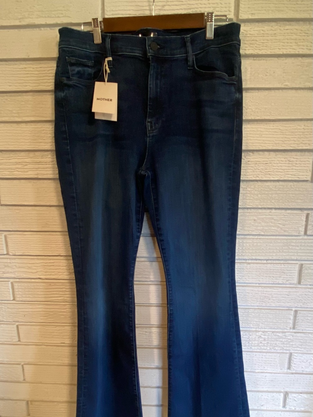 MOTHER The Weekender Fray Jeans in Mint Condition Wash